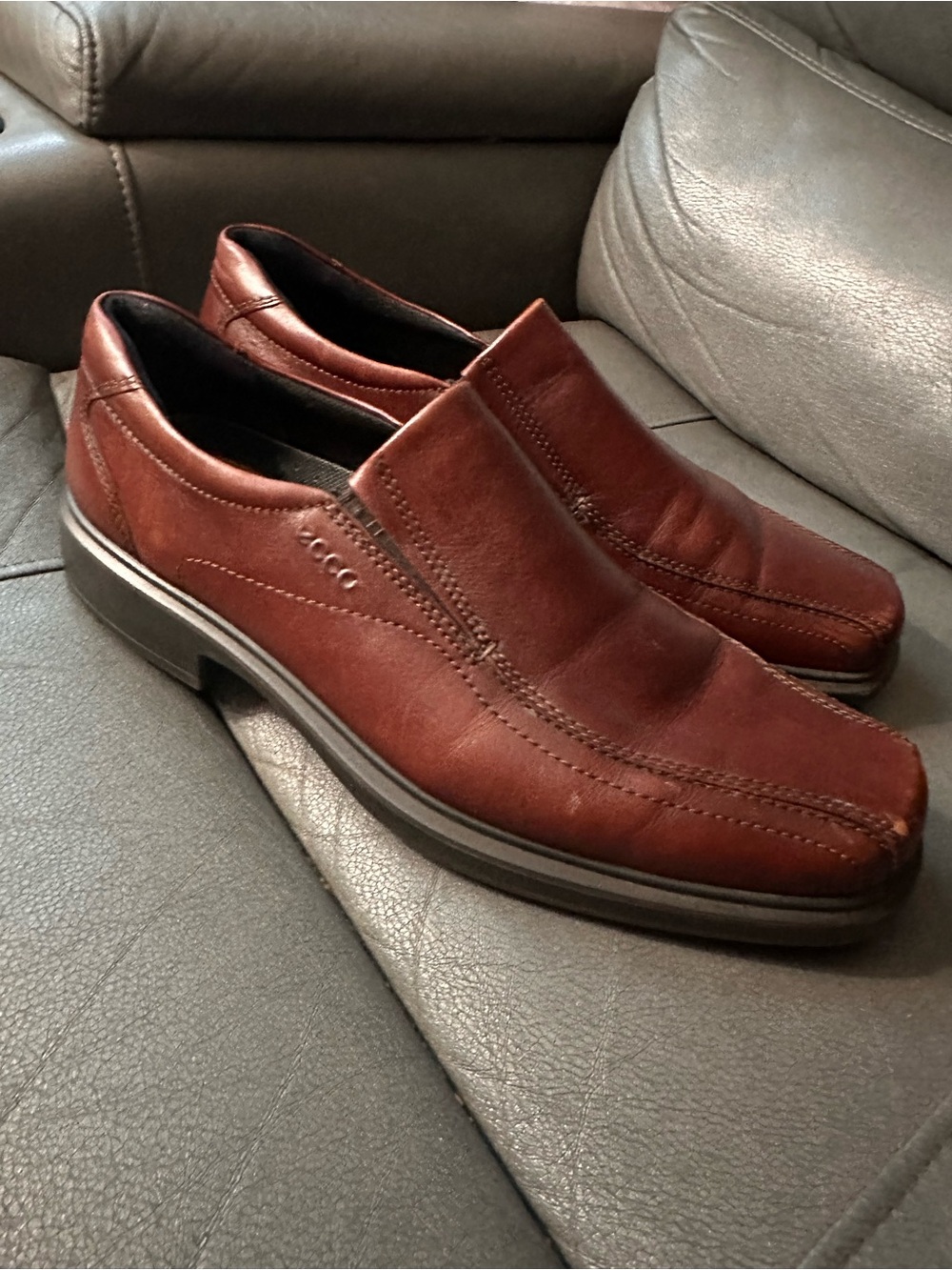Ecco Helsinki brown leather comfort loafers
